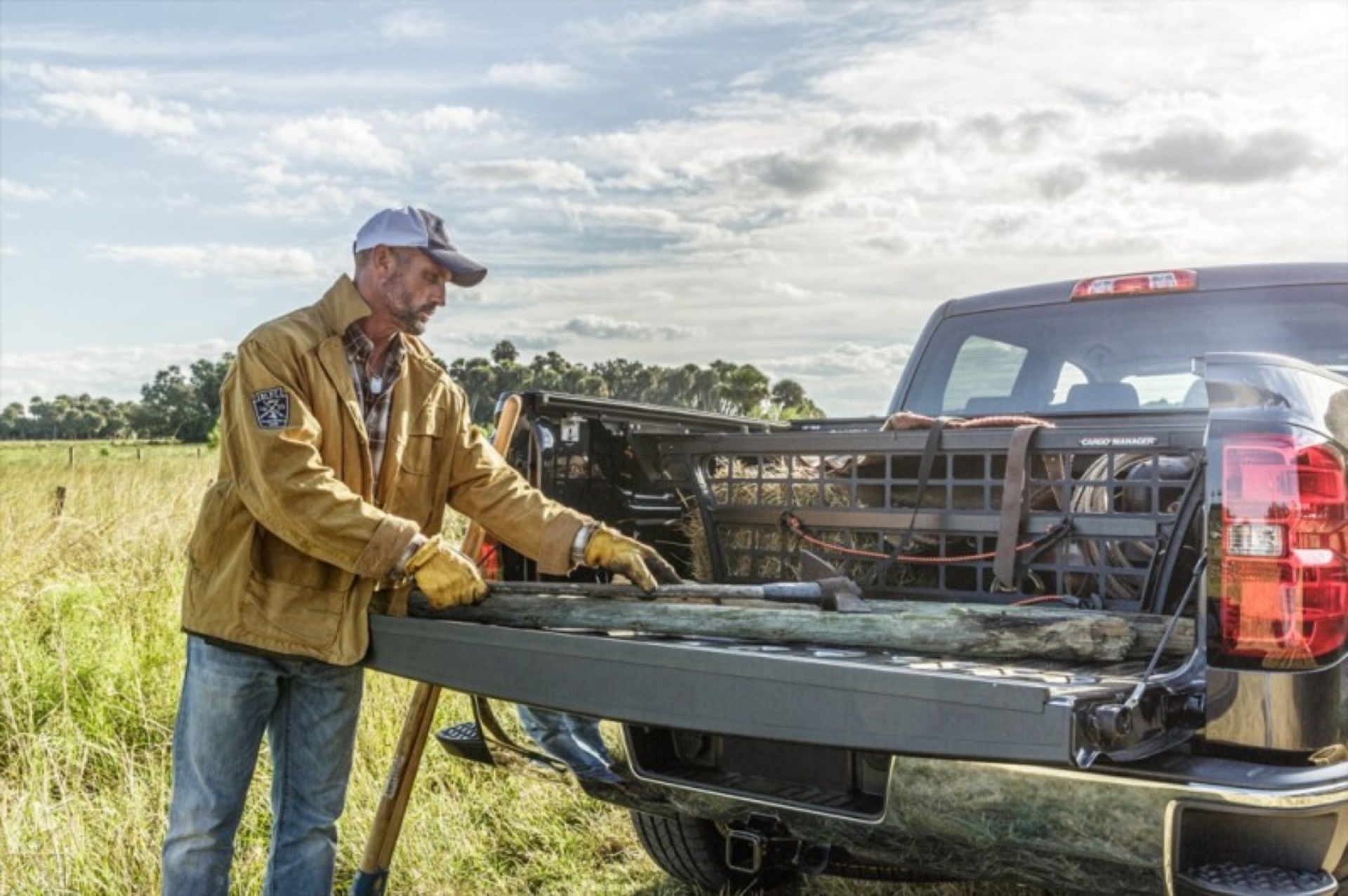 Picture of Roll-N-Lock 15-18 Ford F-150 LB 96in Cargo Manager