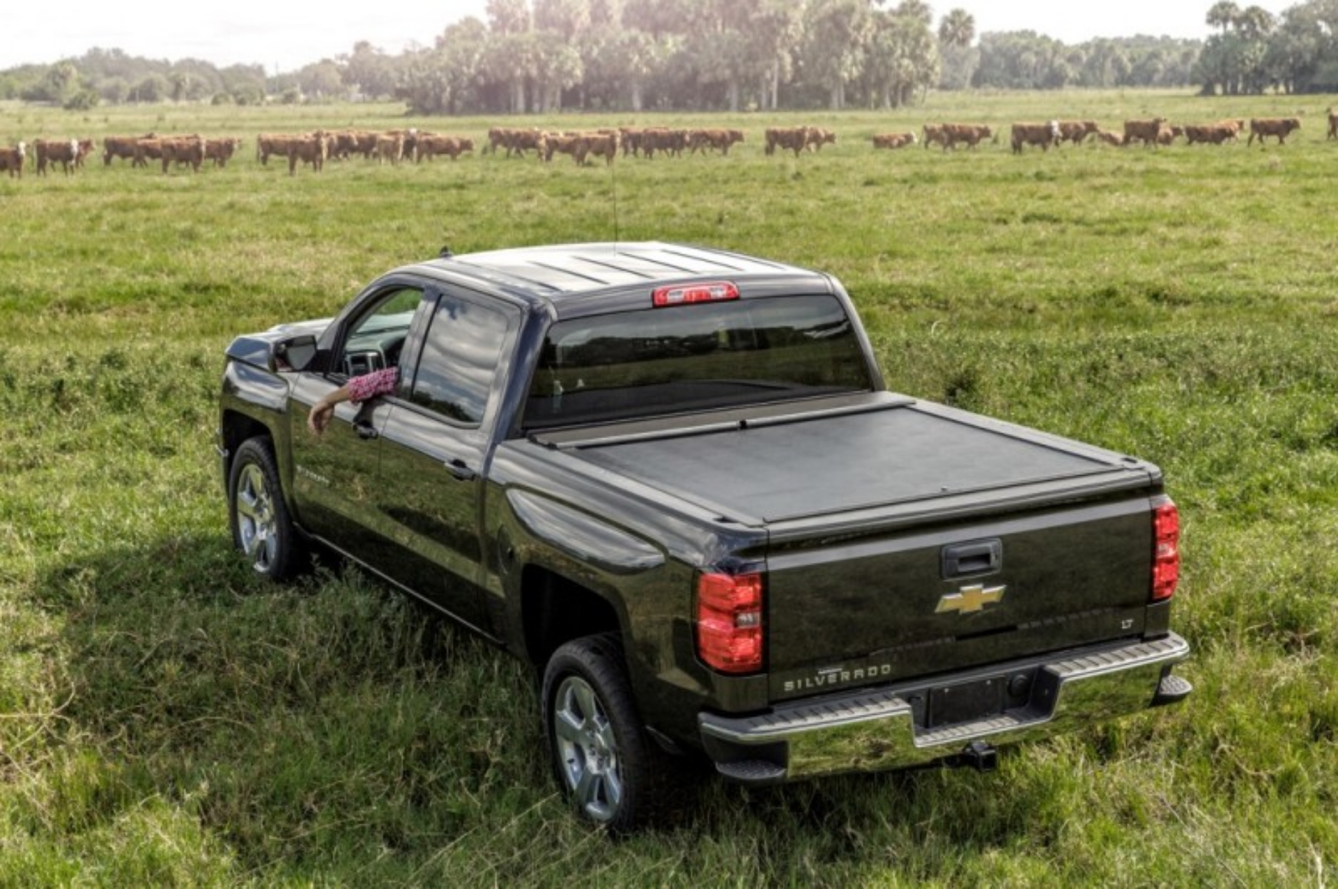 Picture of Roll-N-Lock 12-17 Dodge Ram RamBox SB 76in M-Series Retractable Tonneau Cover