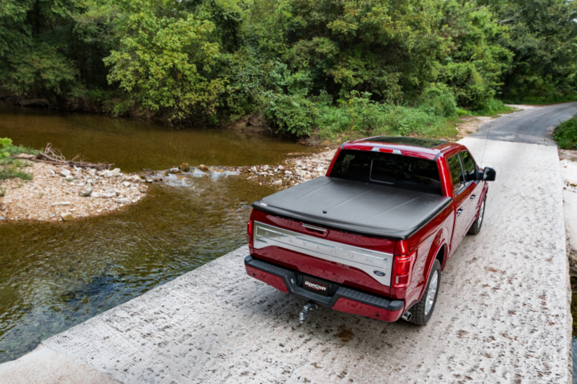 Picture of UnderCover 2021 Ford F-150 Crew Cab 5-5ft SE Bed Cover - Textured