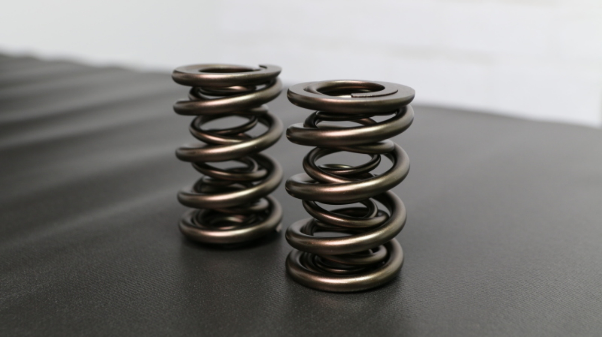 Picture of Ferrea 1-650in to 1-600in -885-1-20-1-65 OD -645--885-1-20 ID Triple Valve Spring- Sngl D-S Only