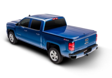 Picture of UnderCover 05-13 Toyota Tacoma 5ft Lux Bed Cover - Silver Streak Req Factory Deck Rails