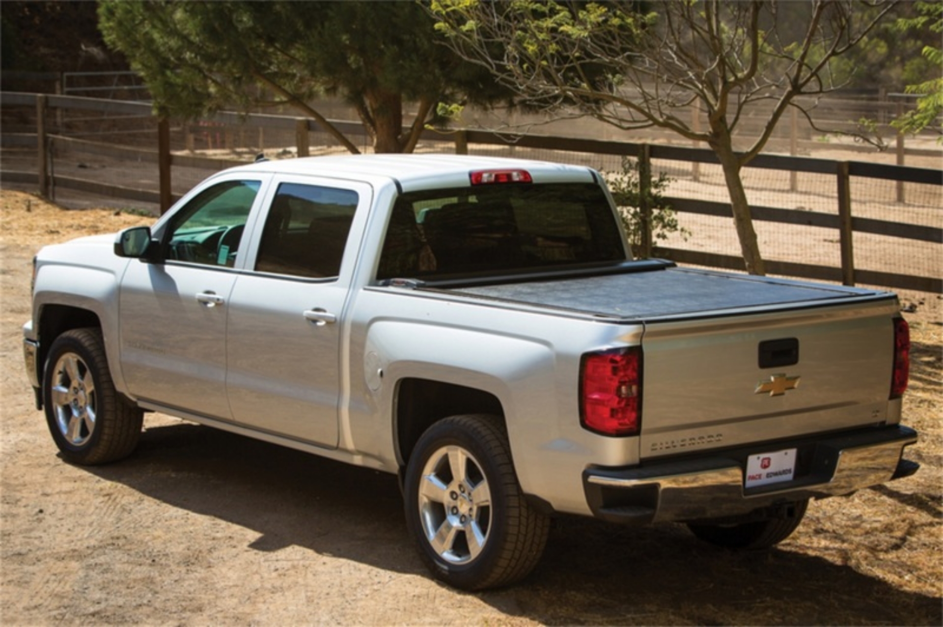 Picture of Pace Edwards 17-20 Ford F-Series Super Duty Switchblade Tonneau Cover